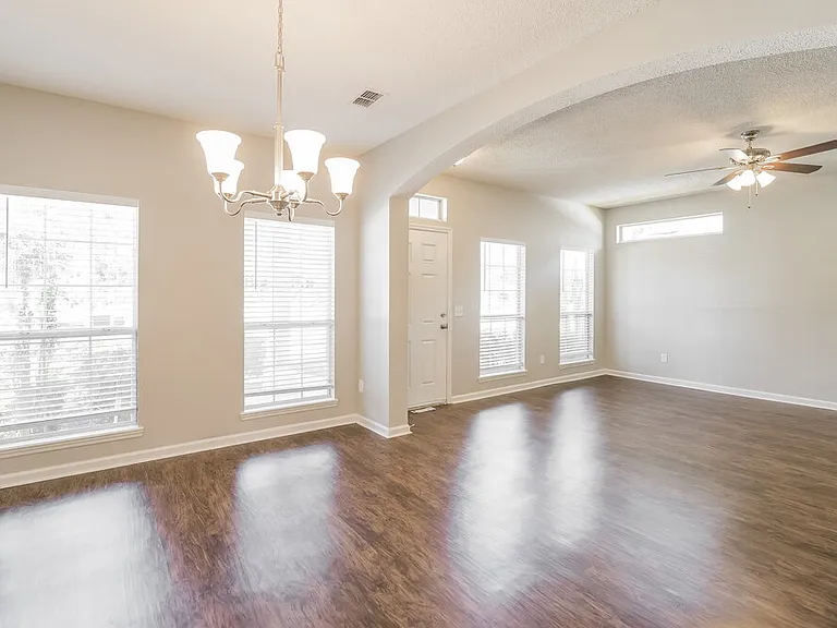 8413 Staplehurst Dr W — Photo 5