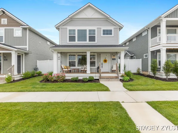 7904 Greendale Dr, Byron Center, MI 49315