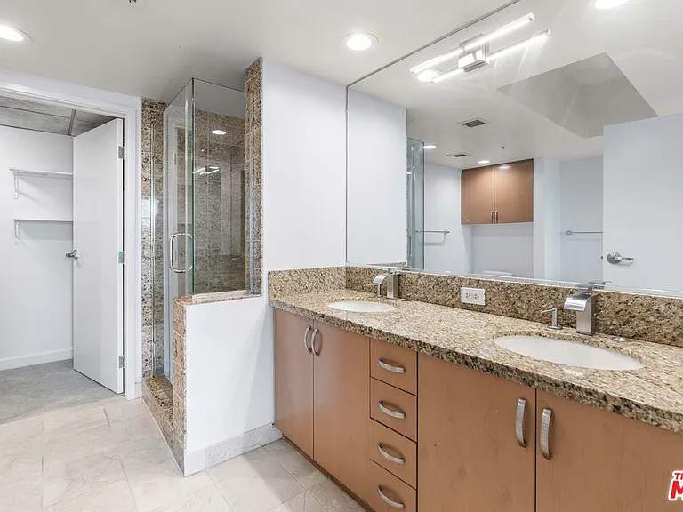 13700 Marina Pointe Dr #510 — Photo 14