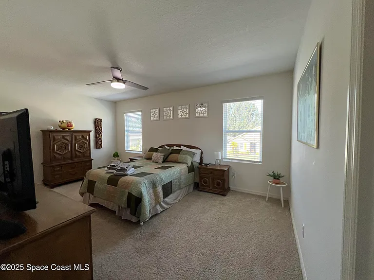 976 Trinity St — Photo 38