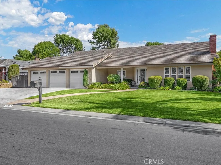 6042 Foxfield Ln — Photo 3