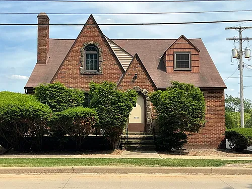 4551 Grayton Rd Photo 1