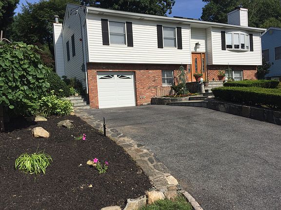 driveway can fit 4 cars