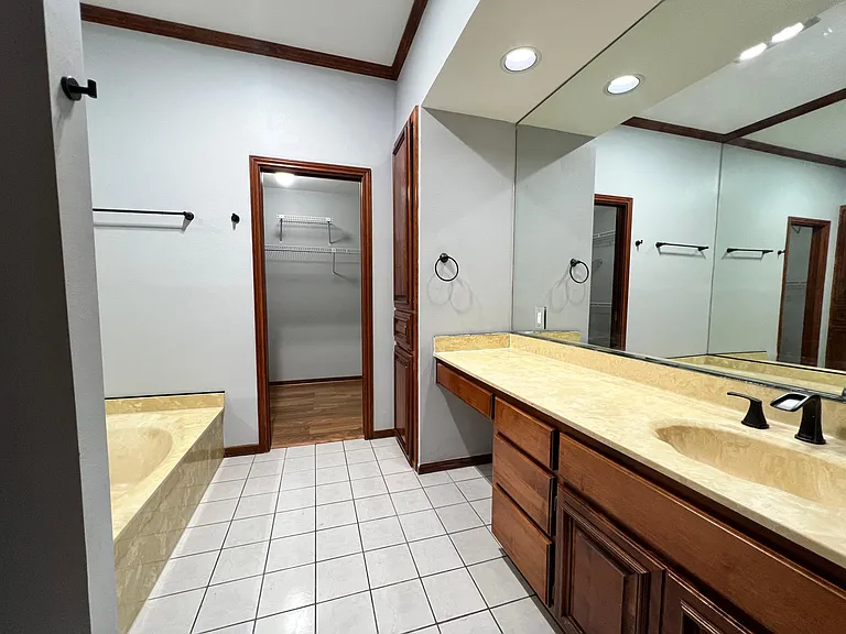8000 Donore Pl #5 — Photo 30