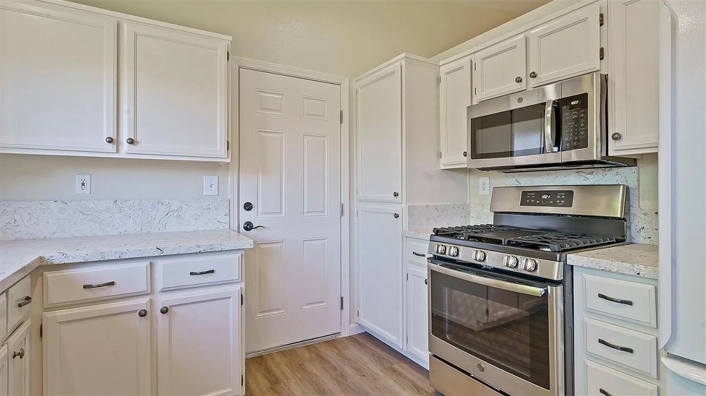 4 bed, 1475 sqft, $3,000 — Photo 2