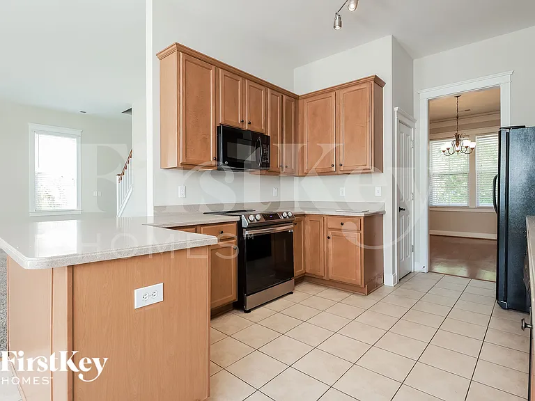 228 Silverwood Ln — Photo 7