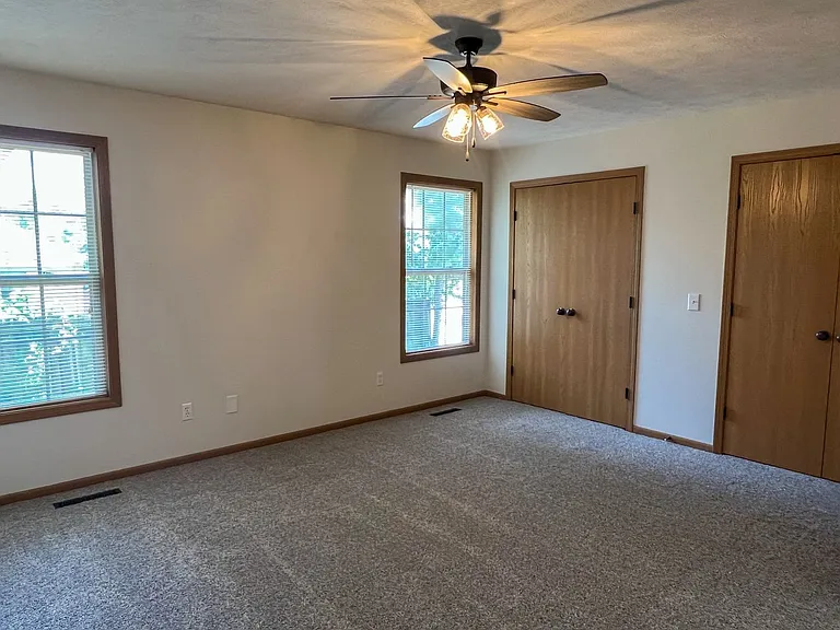 2944 W Swallow St — Photo 10