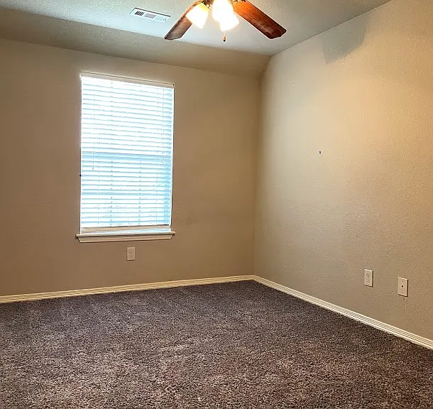 1536 N London Ave — Photo 5