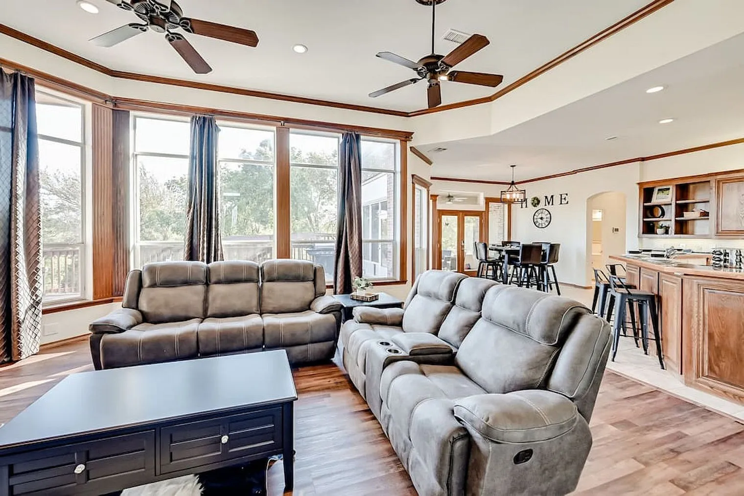 4 bed, 3.0 bath, 3918 sqft, $11,550 — Photo 1