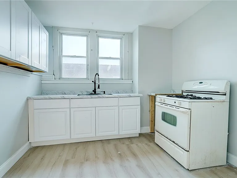 2247 Clifford Ave #UP — Photo 6