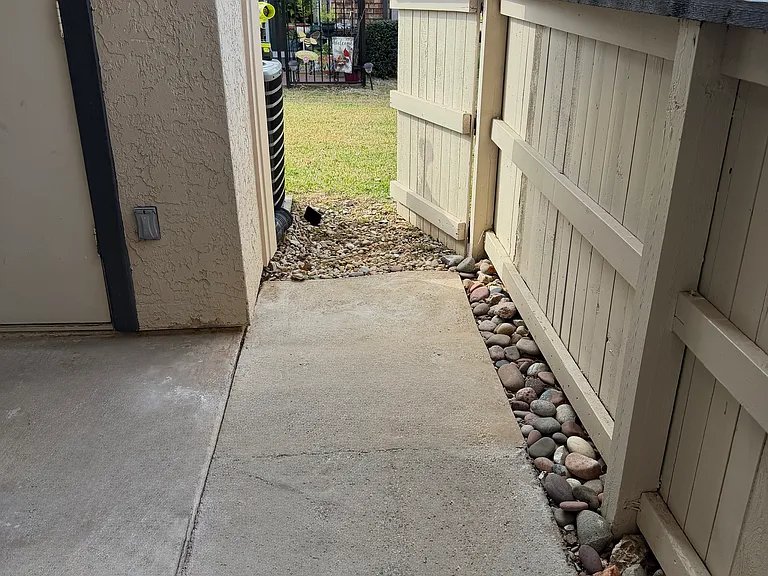 833 W Harwood Rd #F — Photo 40