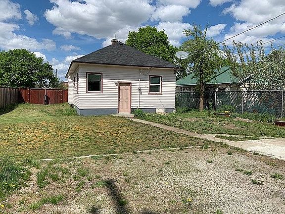 2nd image of 1718 E Tilsley Pl