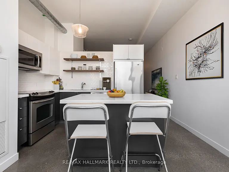 549 King St E #306 — Photo 12