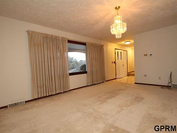 4th image of 413 Bellevue Blvd S