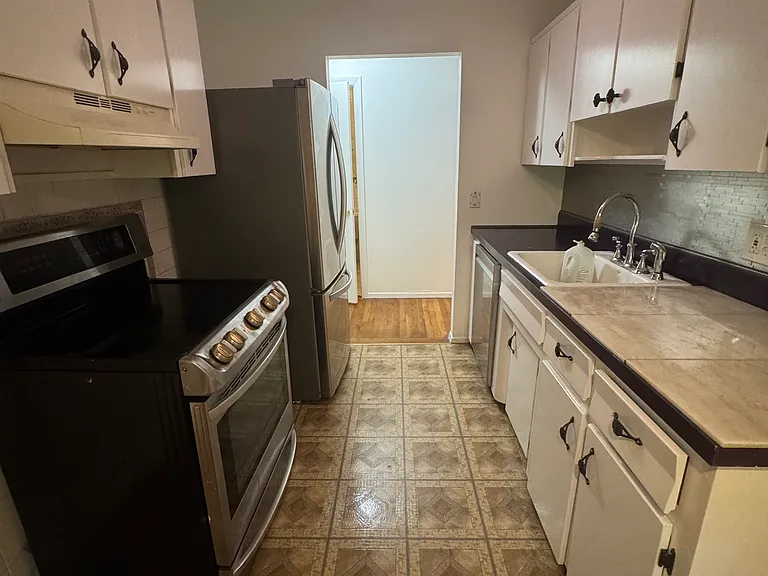 8 N James St — Photo 2
