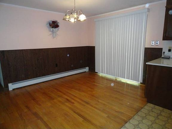 Dining Rm w/Hardwood Fl