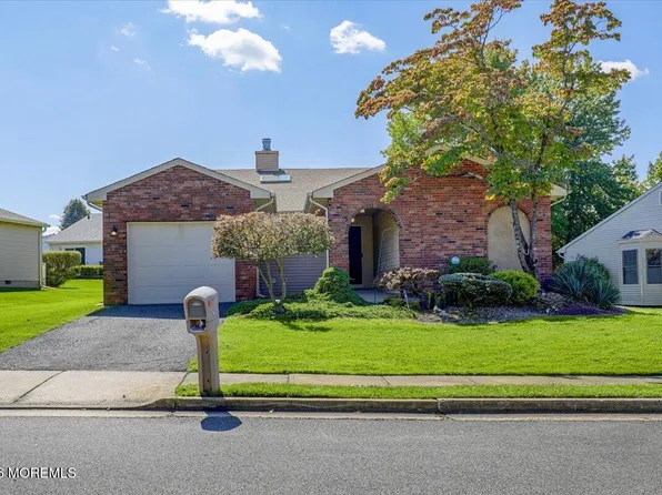 36 Lakeview Drive, Marlboro, NJ 07746