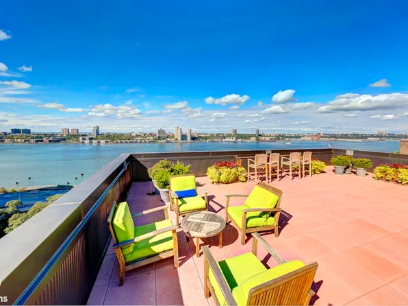 11 Riverside Drive image 9 of 13