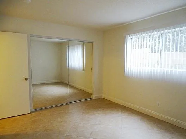 Pomona Ave — Photo 23