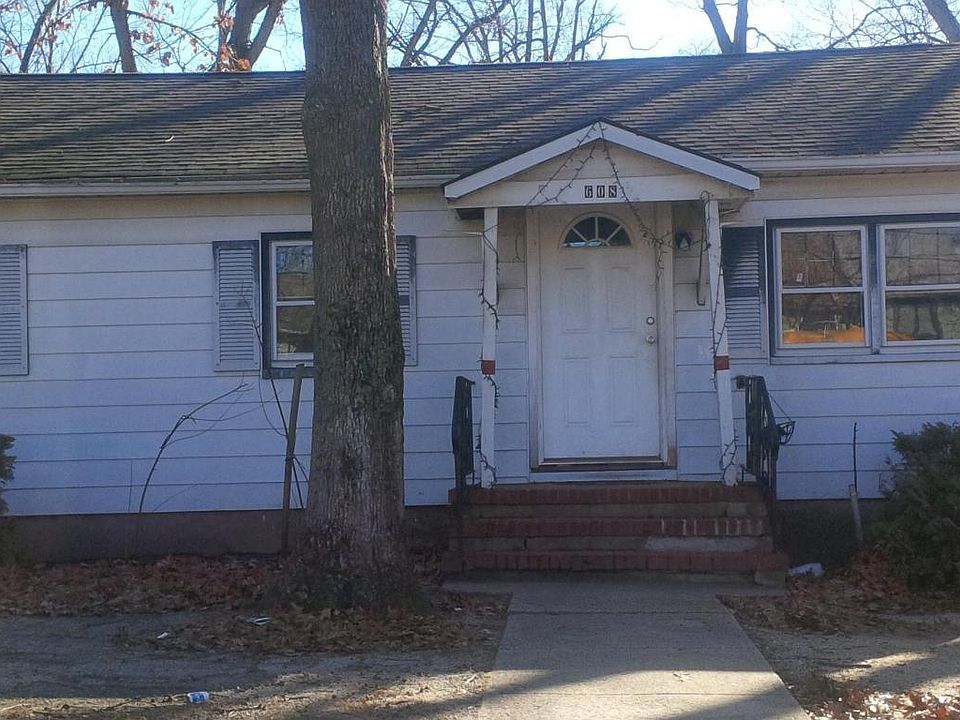 1st image of 608 E Kennedy Blvd