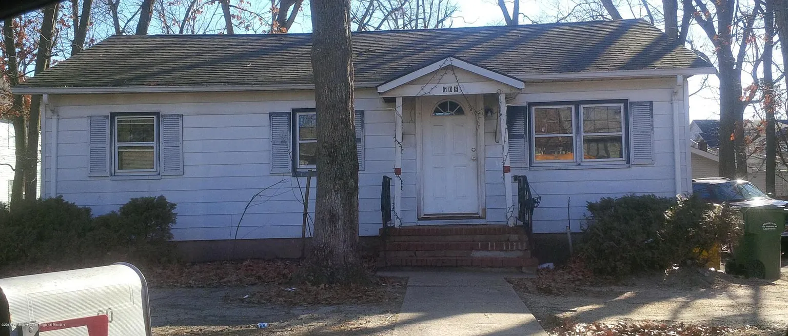 608 E Kennedy Blvd photo 1