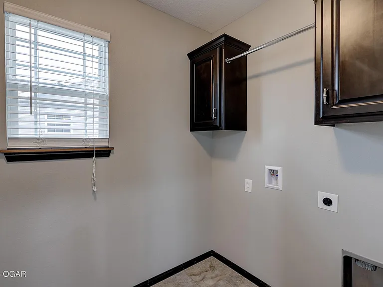 1233 Montana Pl — Photo 18