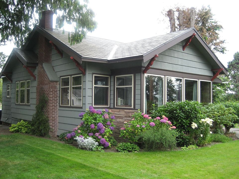 Great curb appeal right in the heart of town.