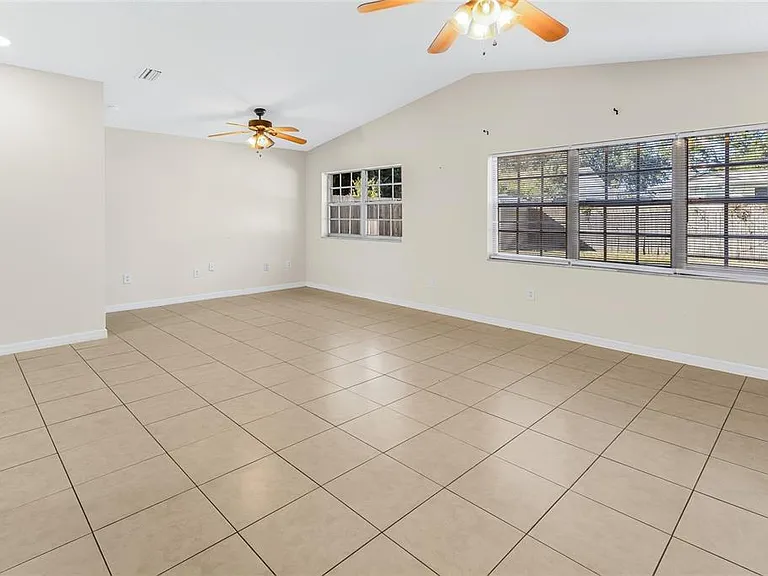 2707 Lakewood Ln — Photo 8