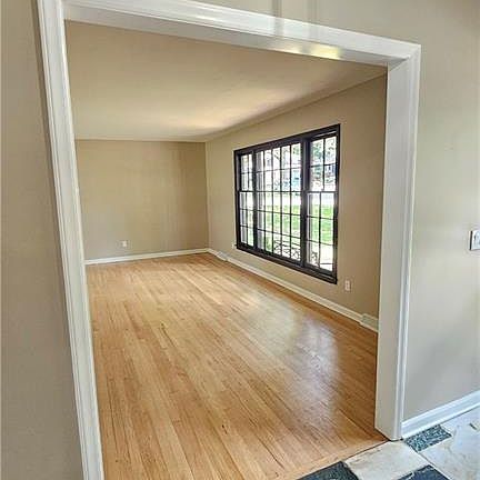 5th image of 9433 Connell Dr