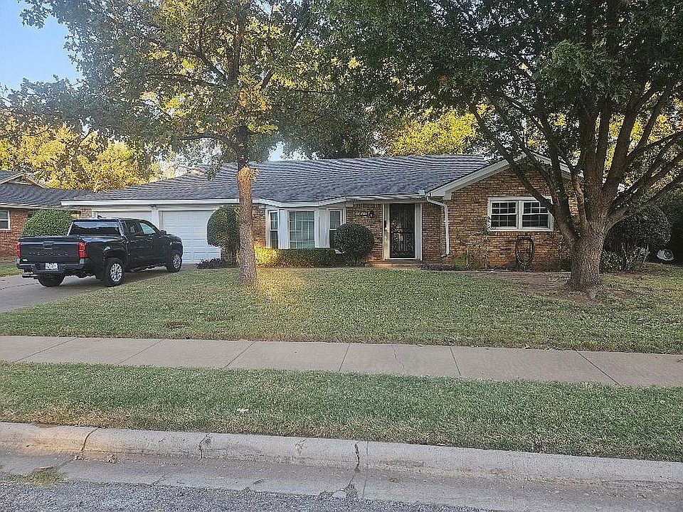 1st image of 2821 Barrywood Dr