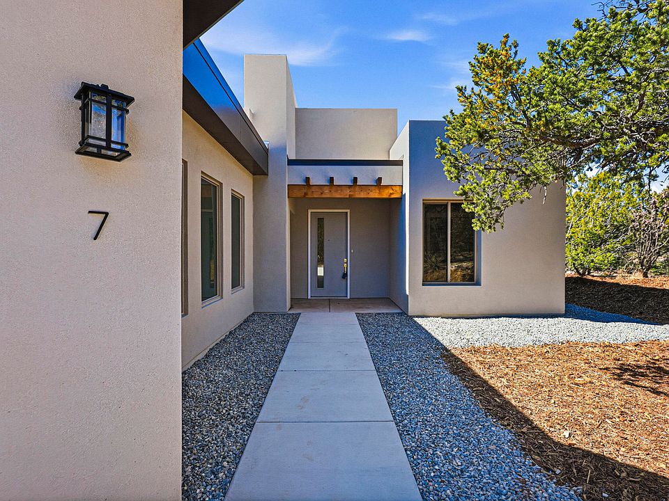 1st image of 7 Pinon Ridge Rd