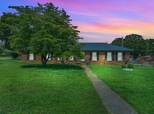 208 Royal Oak Dr, Dickson, TN 37055