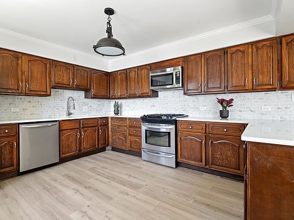 4th image of 2720 N Bayview Ln