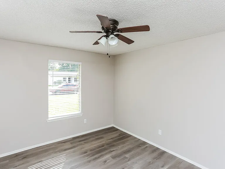 603 S Waxahachie St — Photo 14