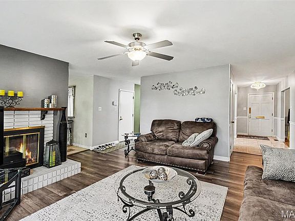 3rd image of 3772 Three Oaks Ln