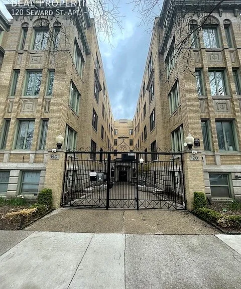 120 Seward St #302 — Photo 3