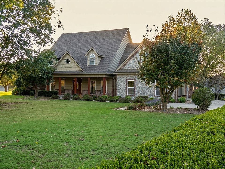 1st image of 302 Spring Creek Rd