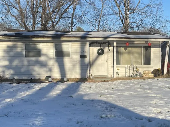1301 Saint Stephens Dr, Cahokia, IL 62206