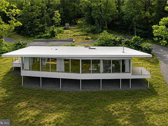 3rd image of 4791 Observatory Ln