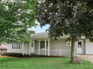 708 Brentwood Dr, Pella, IA 50219