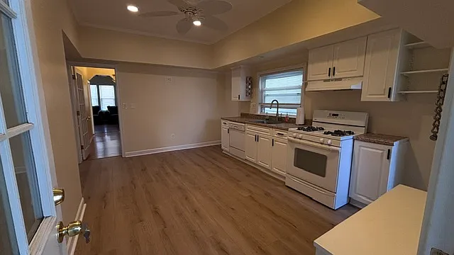 3 bed, 950 sqft, $2,300 — Photo 3