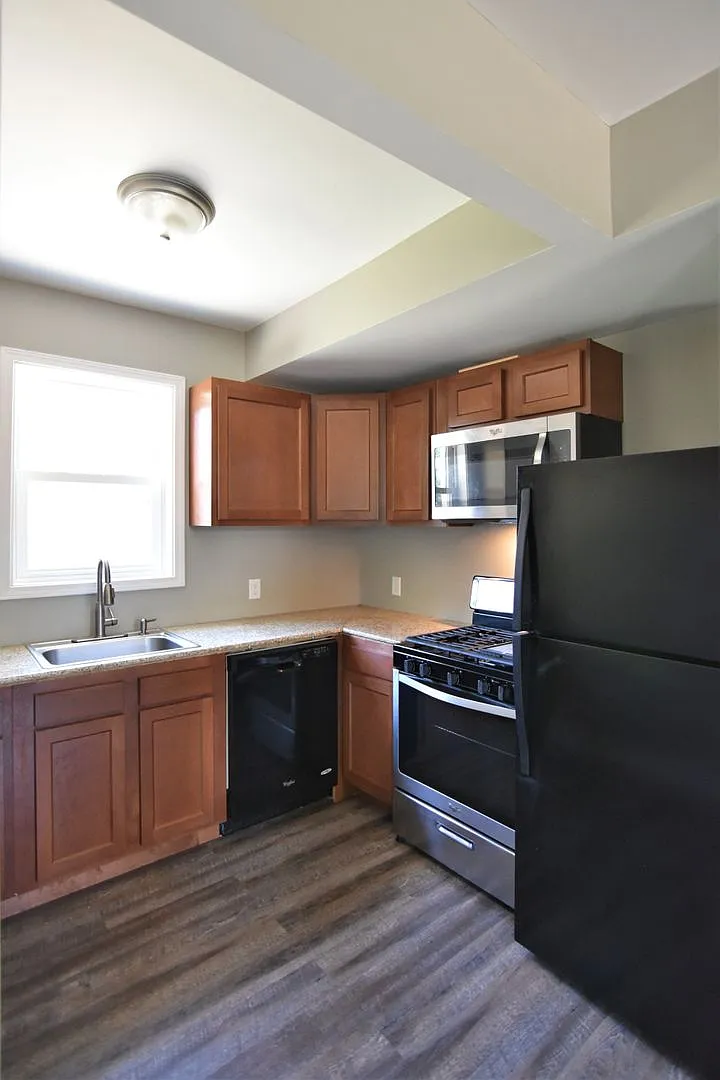 33 James St — Photo 1