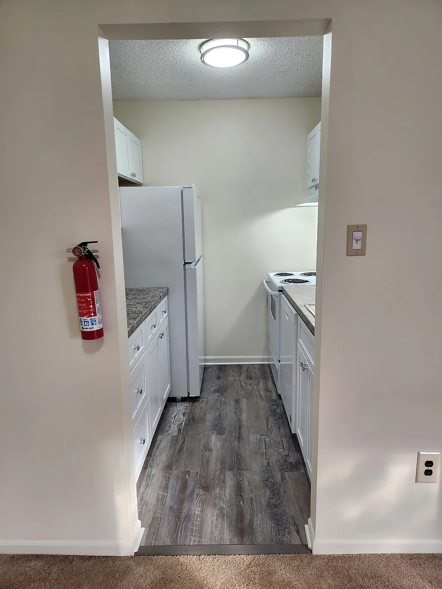 Building Photo - 18 Stratton Ct #18