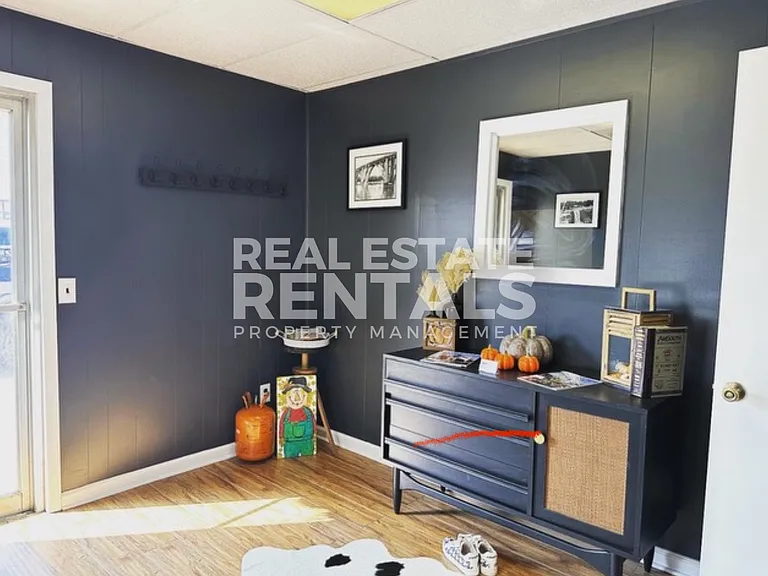 121 N 3rd St #1 — Photo 3
