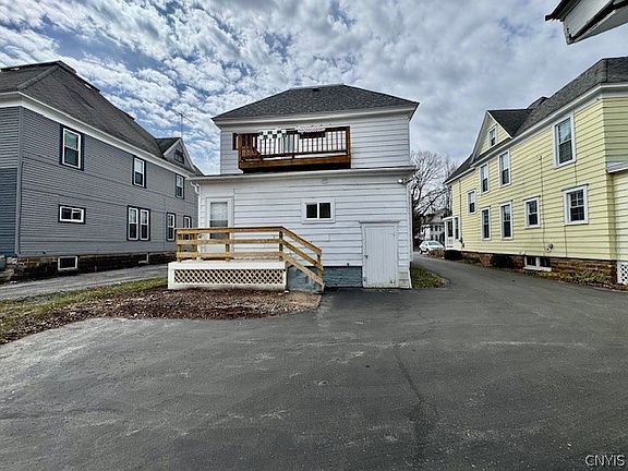 5th image of 521 Main St