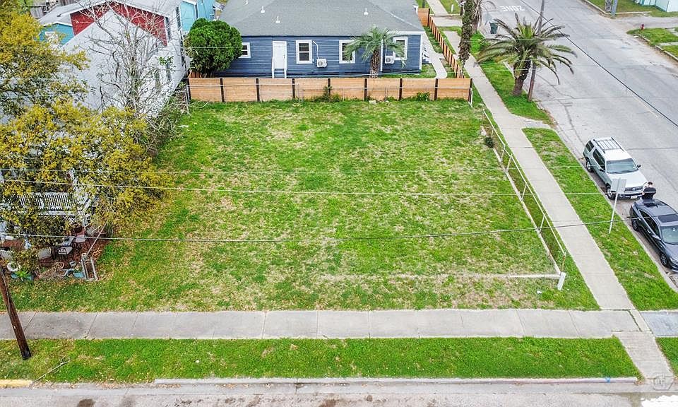 1st image of 1325 35th St