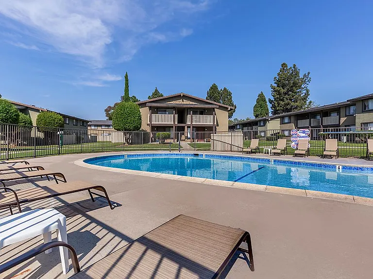 Saddleback Ranch Apartments — Photo 41