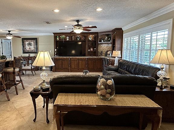 5th image of 1615 Sykes Creek Dr
