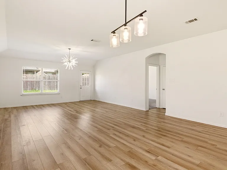 2201 Willow Creek Dr — Photo 8