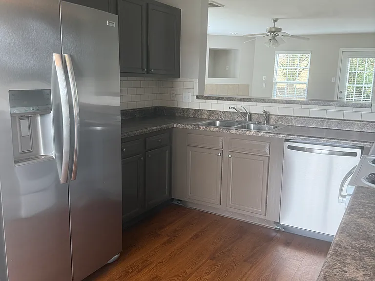 703 Casey Ln — Photo 4
